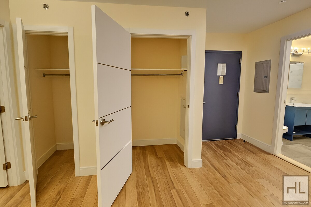 Building Photo - Northern Boulevard