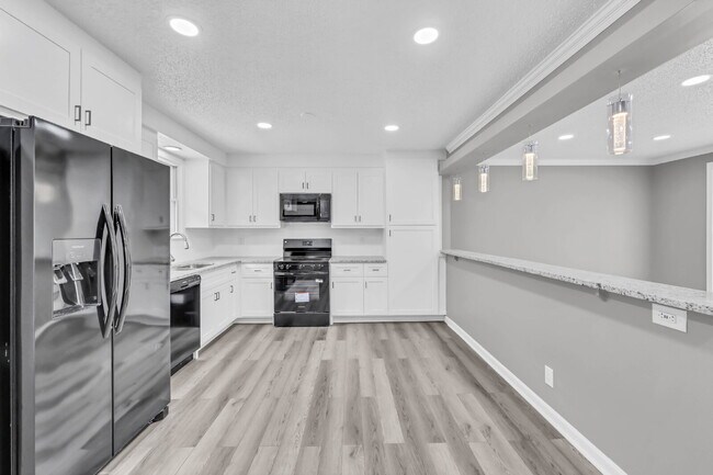 Building Photo - Wonderful 3 bed 2 bath with a modern interior