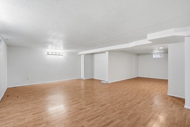 Building Photo - 611 S Ferrall St