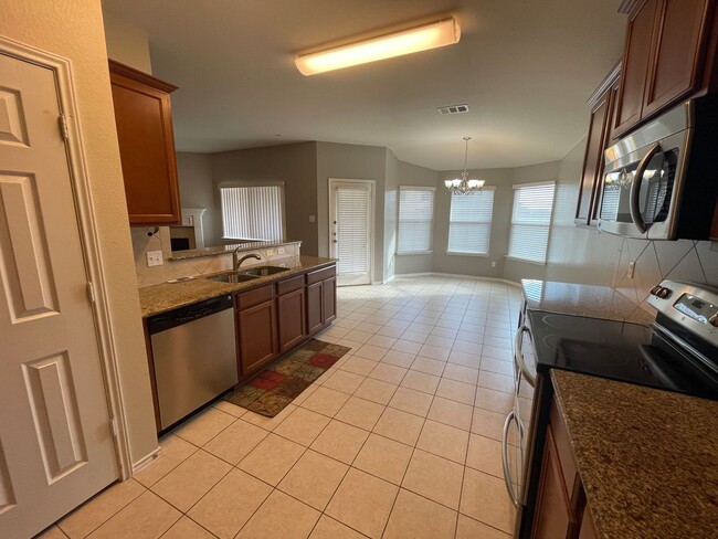Building Photo - 6200 Suellen Ln