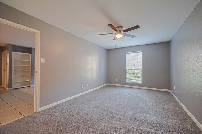 Building Photo - 12905 Woodforest Blvd