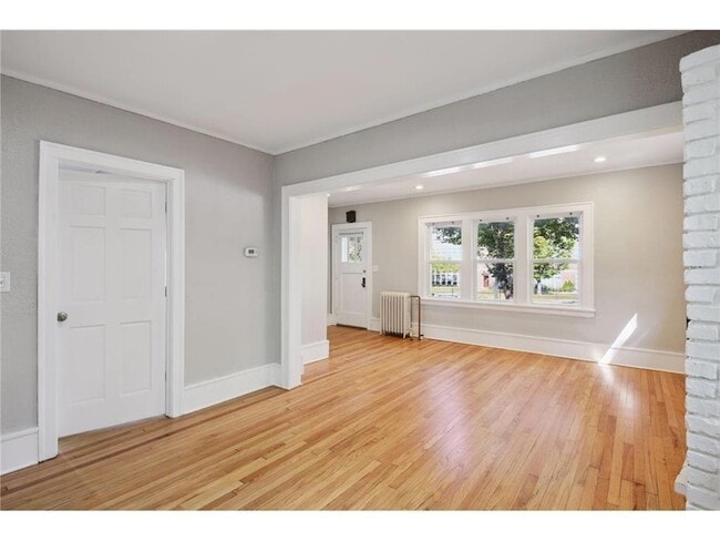 Building Photo - 2008 St Clair Ave