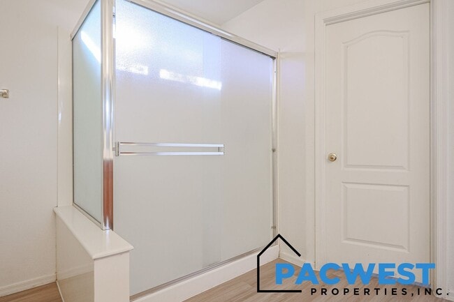 Building Photo - Desirable Coldwater Springs Neighborhood!