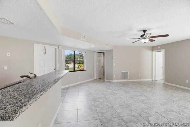 Building Photo - 2625 Heathcote Dr