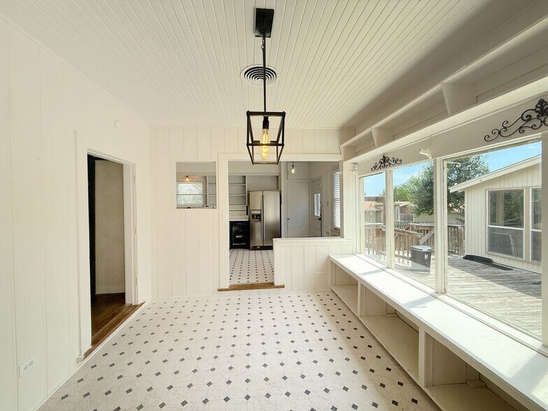 Building Photo - 1214 Sutton Dr