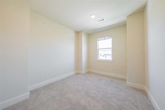 Building Photo - 813 Emerling Dr