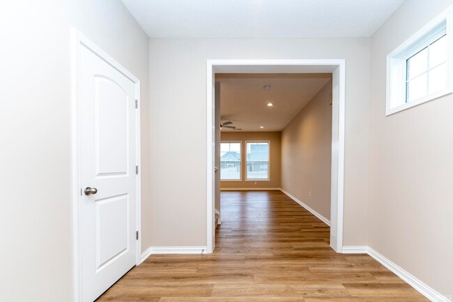 Building Photo - 5621 Camden Dr