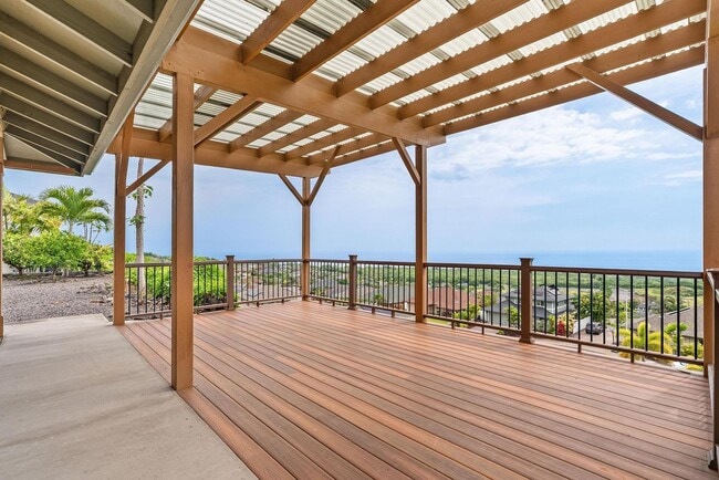 Building Photo - 4 bedroom, 2.5 bath with sweeping coastline views!