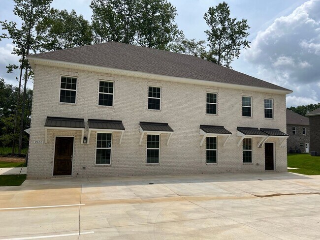 Building Photo - Don't Miss Out on This Deal!