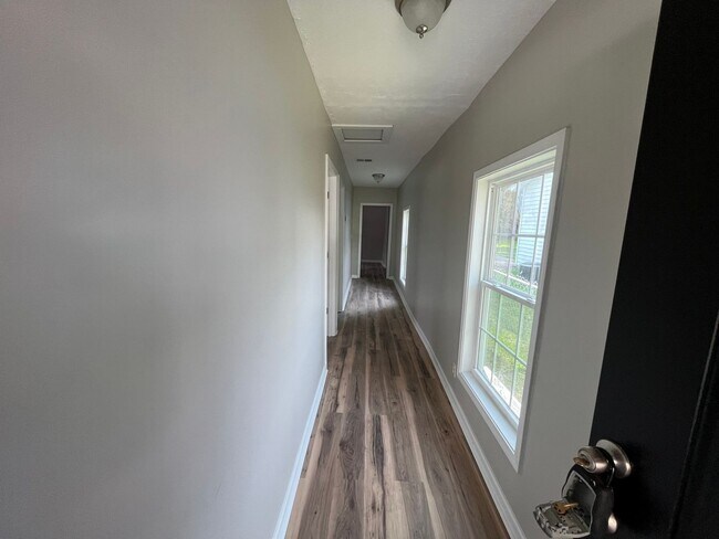 Building Photo - Quaint 2 Bedroom in Shelbyville!
