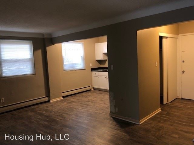 Building Photo - 594 Lawson Ave W