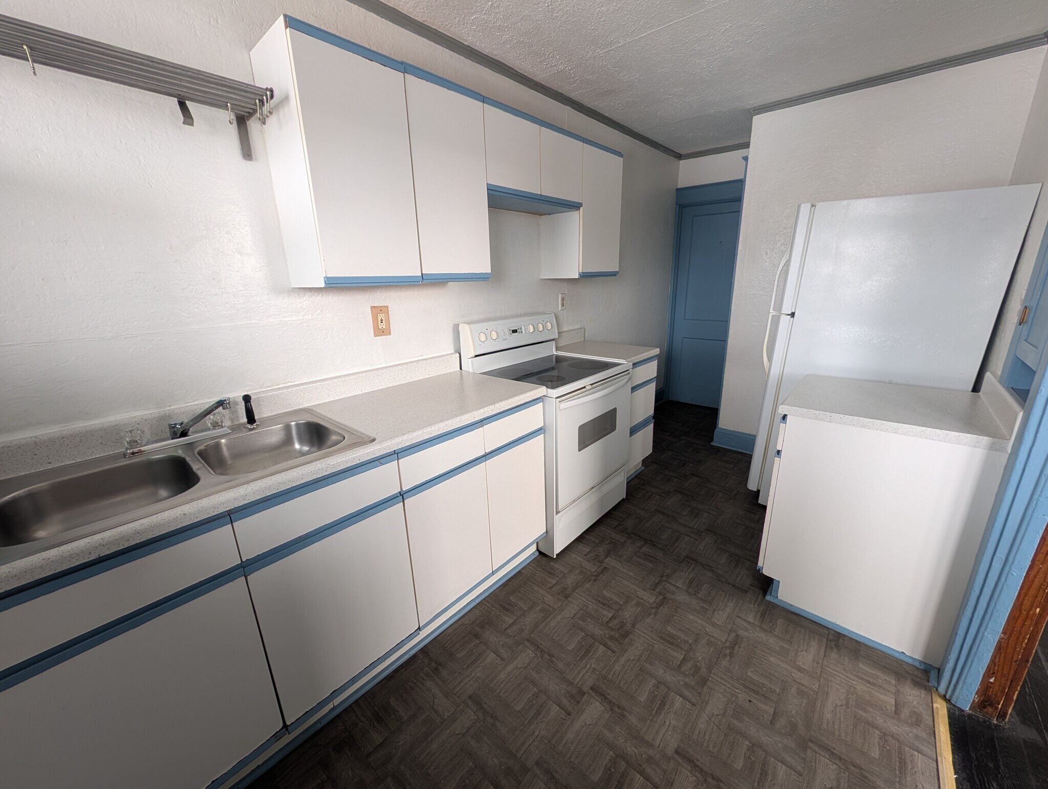 Kitchen - 1051 S 25th St