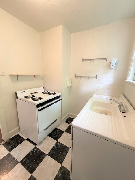 Building Photo - 1405 Severn St