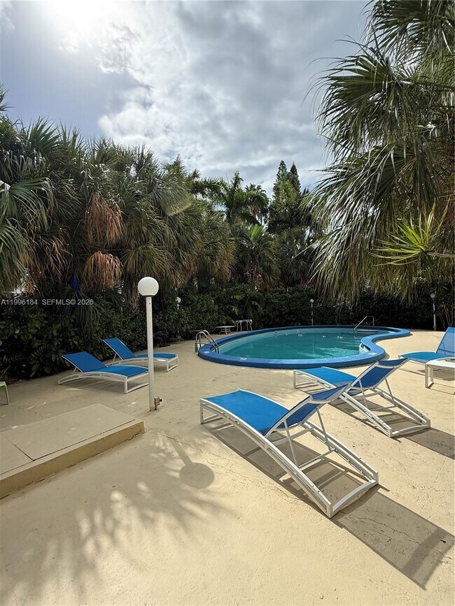 Building Photo - 9700 W Bay Harbor Dr