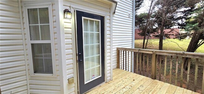 Building Photo - 610 James Ridge Dr