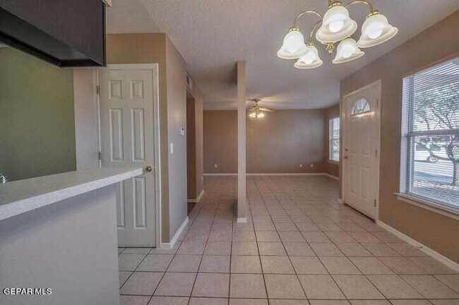 Building Photo - 6243 Oryx Cir