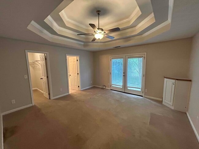Building Photo - 1424 Snow Hill Dr