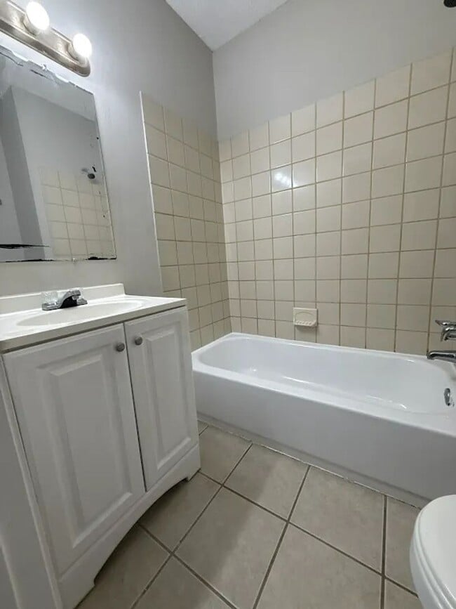 Building Photo - 450 Forrest Ridge Dr NW