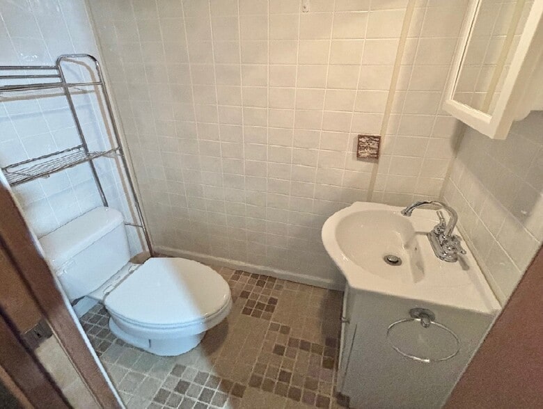 Building Photo - 10450 Washington Blvd NE