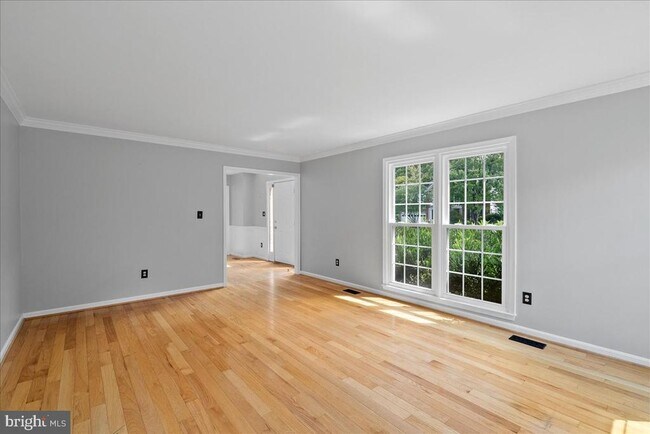 Building Photo - 8608 Oak Brook Ln