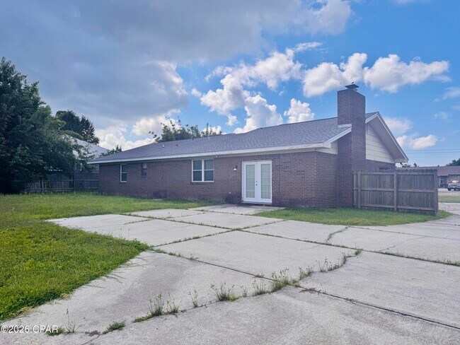 Building Photo - 618 Gabriel St