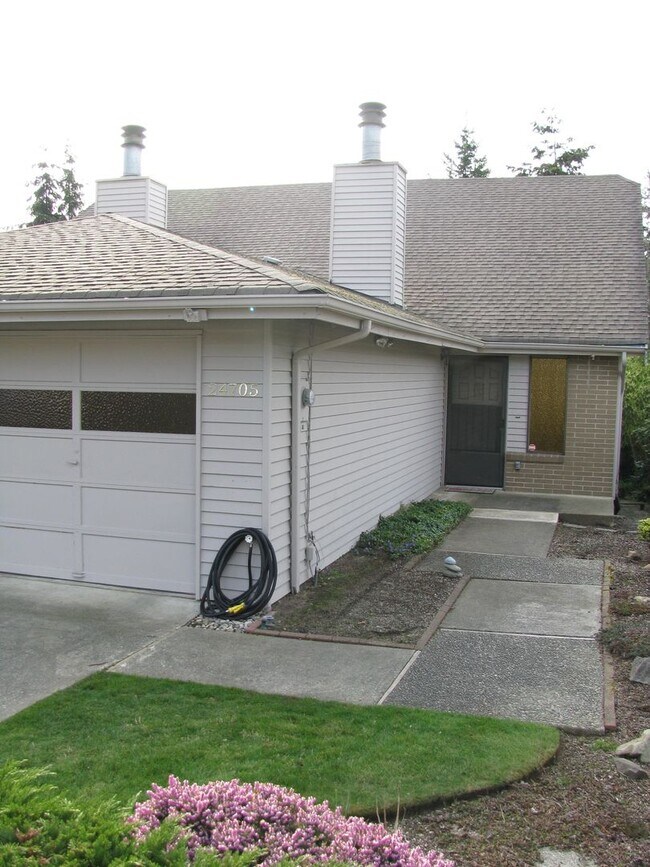 HUNTINGTON PARK 2 BEDROOM, 1.5 BATH TOWNHO... 24705 12th Ave S Des Moines WA 98198 Apartment