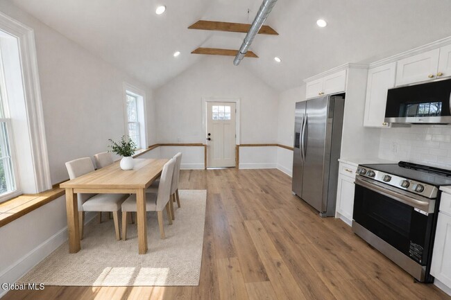 Building Photo - 675 Mac Elroy Rd