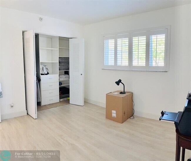 Building Photo - 2112 S Cypress Bend Dr
