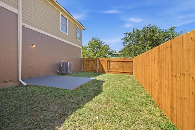 Building Photo - 13808 Harris Ridge Blvd