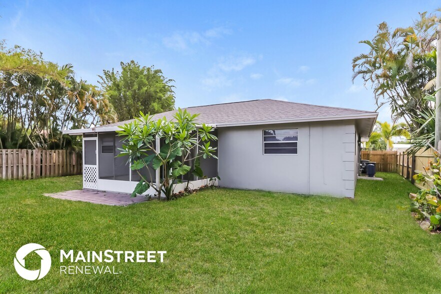 Building Photo - 3013 SE Banyan St