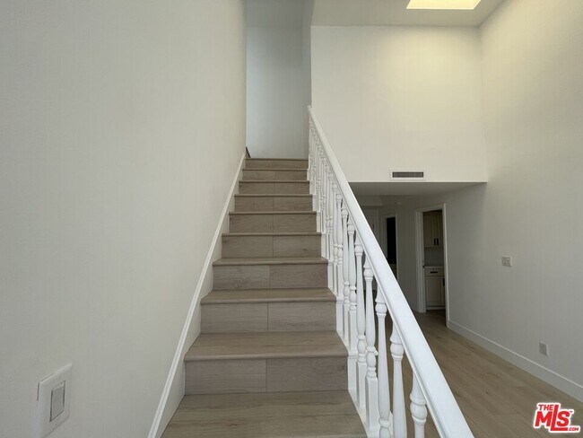 Building Photo - 131 N Wetherly Dr