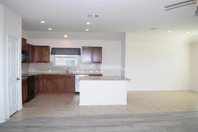 Building Photo - 2021 Pitkin Dr