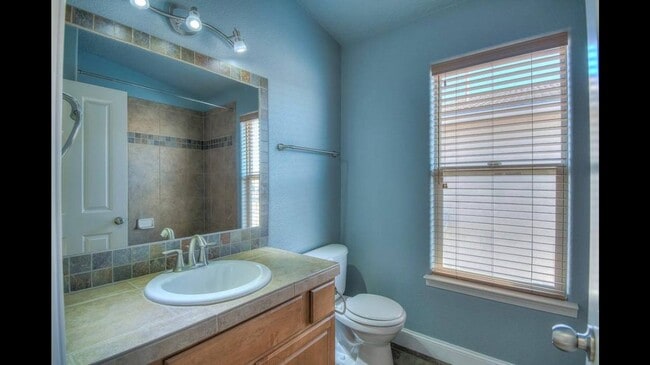 Building Photo - Available Now! Beautiful 3 Bedroom/2 Bathroom Home in Northeast Albuquerque