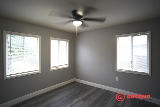 Building Photo - 1318-1320 El Tejon Ave