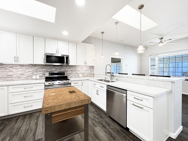 Building Photo - Beautiful 3BD/2BA House in Clairemont W/ W...