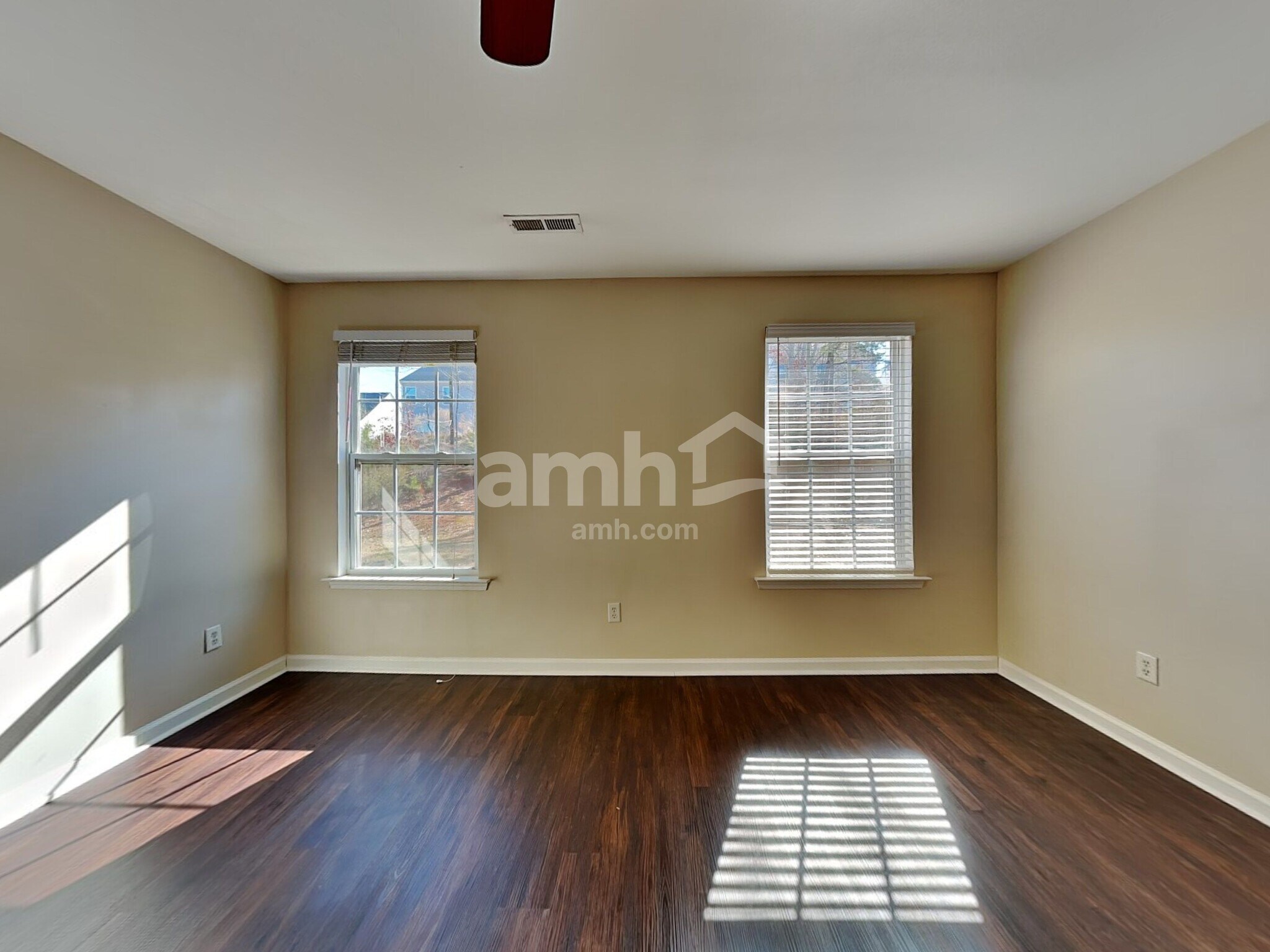 Building Photo - 147 Crescent Creek Ct