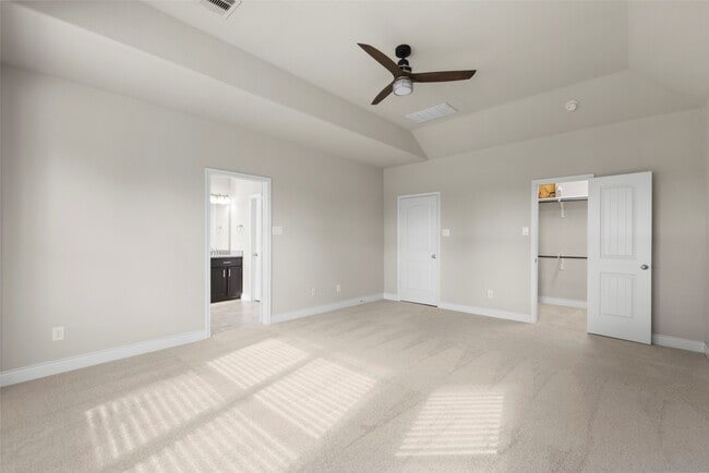 Building Photo - 5619 S Denham Ridge Ln