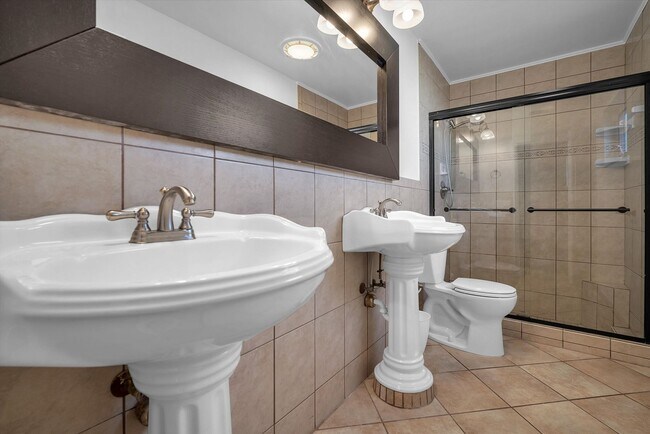 Building Photo - Beautiful Hollywood home in quiet neighbor...