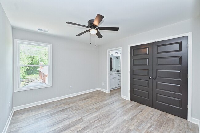 Building Photo - 146 N Trigg Ave