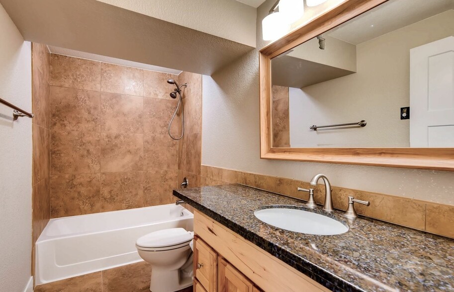 BASEMENT BATHROOM - 3508 Dogwood Ave