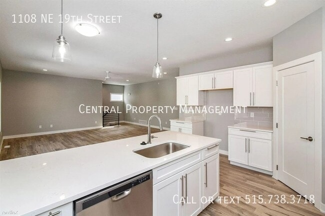 Primary Photo - 1108 NE 19th St