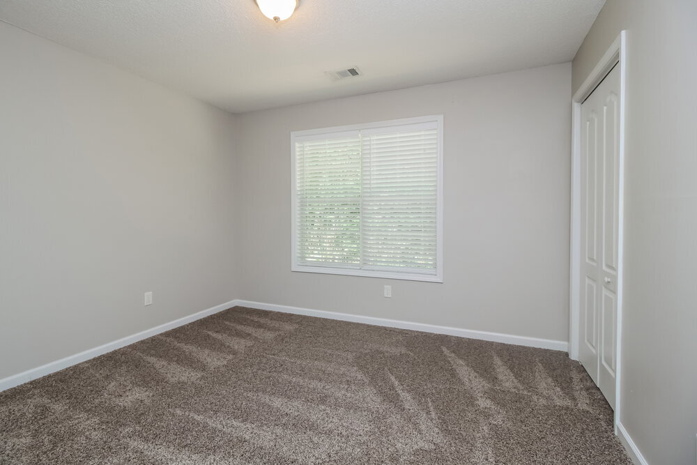 Building Photo - 1331 Vine Cir