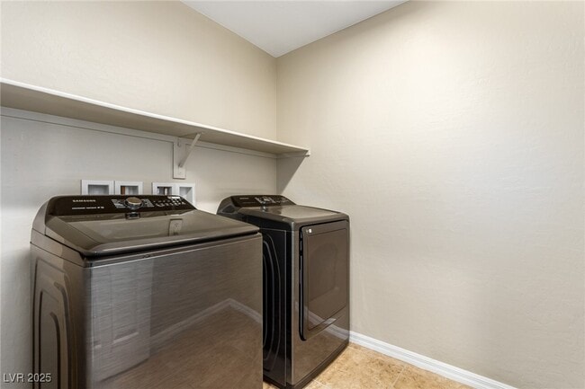 Building Photo - 2612 Romarin Terrace