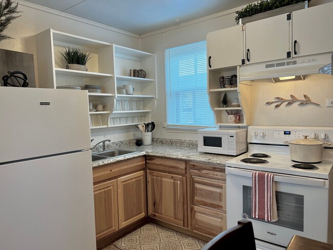 Building Photo - Furnished or Unfurnished