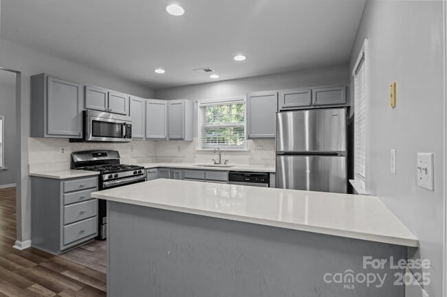 Building Photo - 10660 Holly Ridge Blvd
