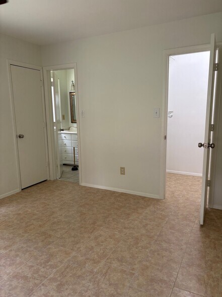 Building Photo - 124 Appletree Ct