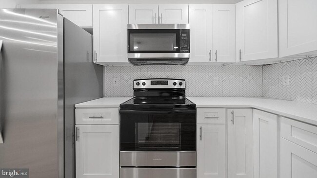 Building Photo - 512 S 4th St