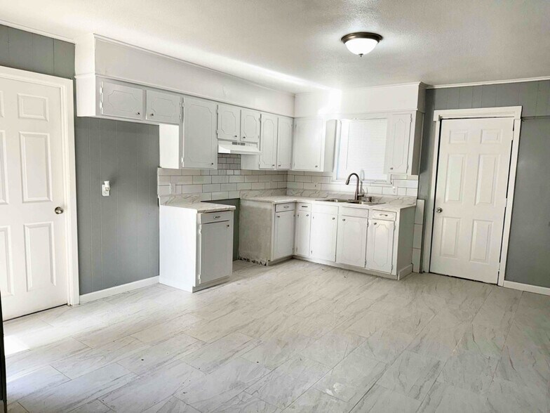 Building Photo - 6901 Lavender Dr