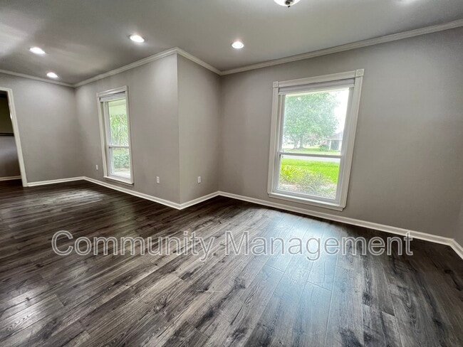 Building Photo - 13741 Willowridge Ave