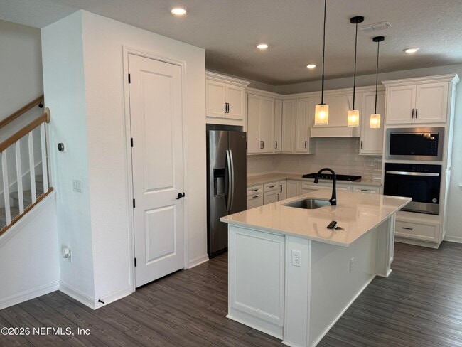 Building Photo - 236 Hawthorn Pk Cir